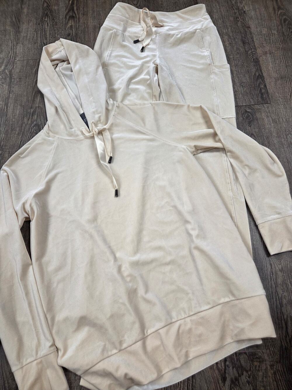 LYSSE Eggnog Creamm Lysse Nook Velvet Jogger Pants Hoodie XS Track Suit Set